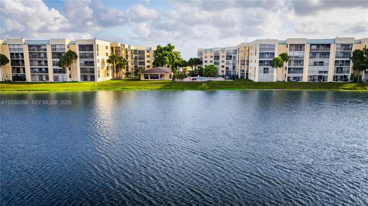 For Sale: $135,000 (2 beds, 2 baths, 1000 Square Feet)