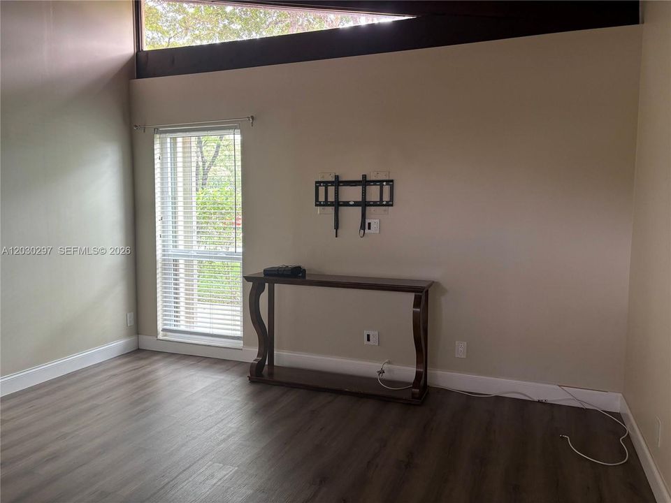 For Rent: $2,300 (2 beds, 2 baths, 1000 Square Feet)