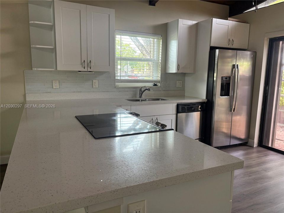 For Rent: $2,300 (2 beds, 2 baths, 1000 Square Feet)