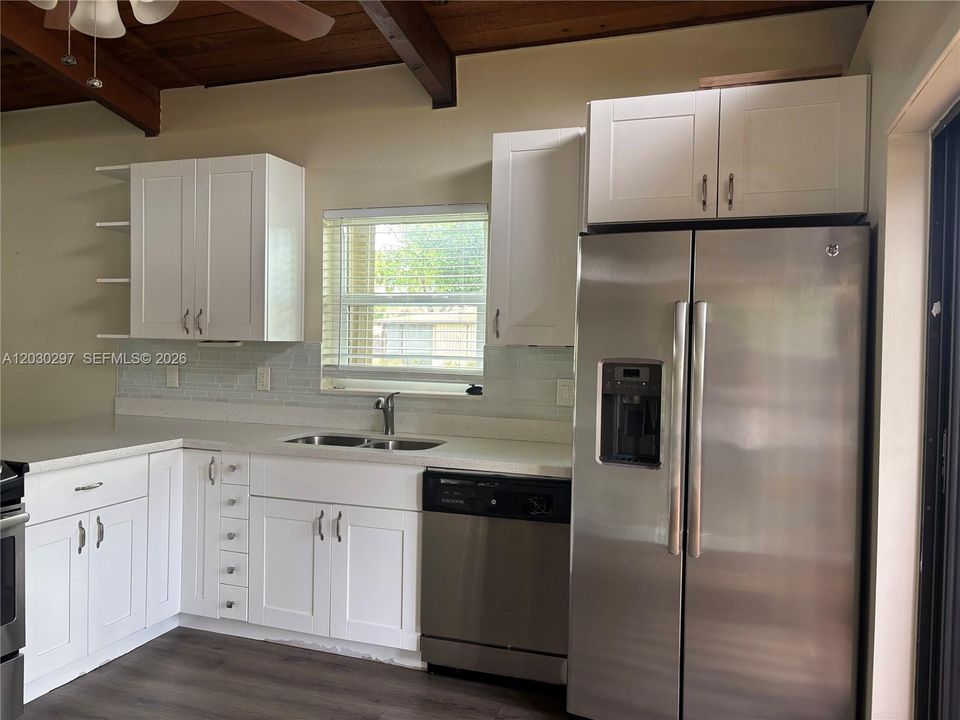 For Rent: $2,300 (2 beds, 2 baths, 1000 Square Feet)