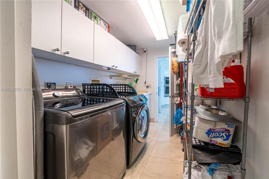 For Sale: $1,169,000 (3 beds, 2 baths, 2440 Square Feet)