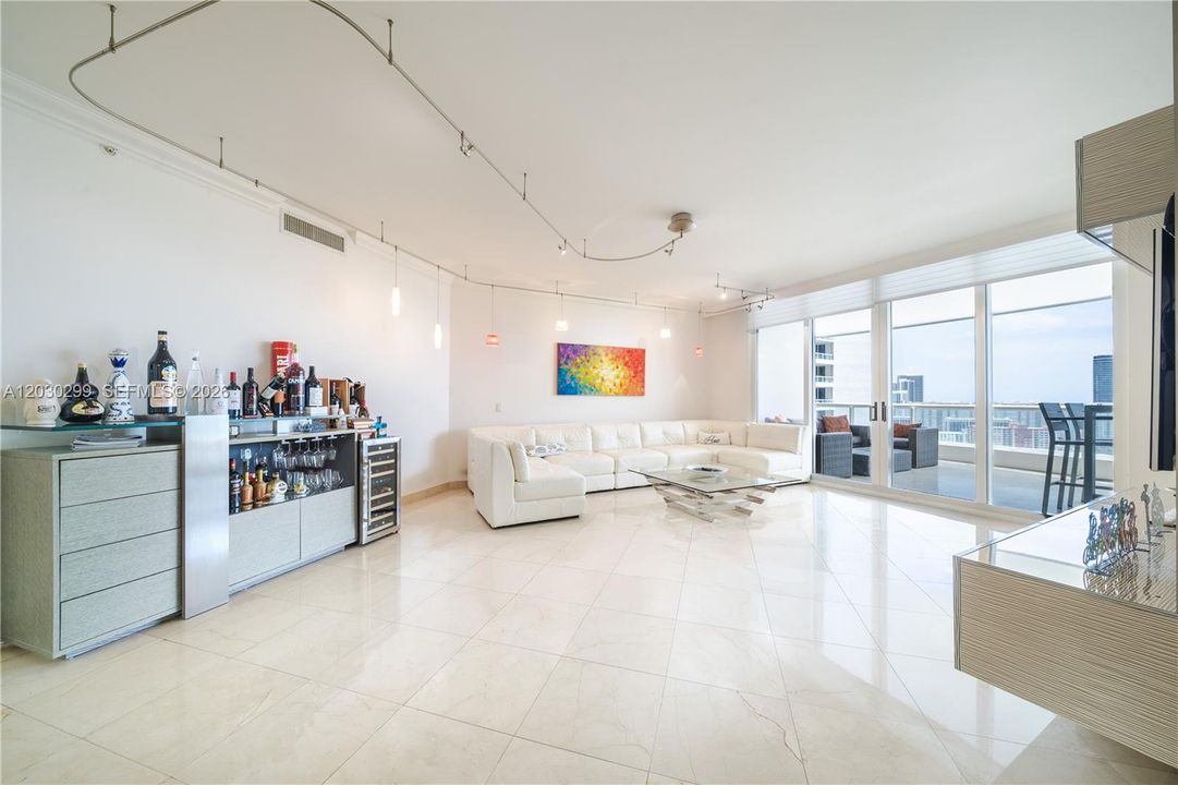 For Sale: $1,169,000 (3 beds, 2 baths, 2440 Square Feet)