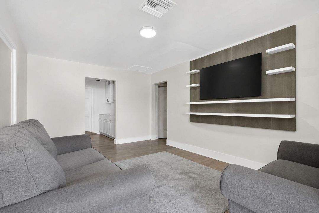 7-web-or-mls-66903BD2-6450-4AC8-AE7F-8E3