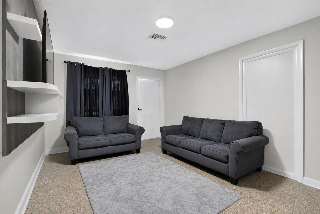 9-web-or-mls-24A9881B-0AC2-49F3-A415-912