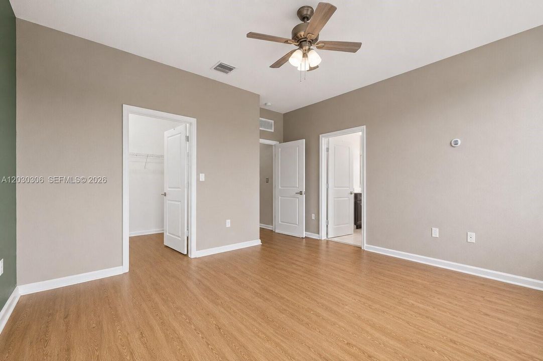 En Venta: $402,999 (4 camas, 3 baños, 1916 Pies cuadrados)