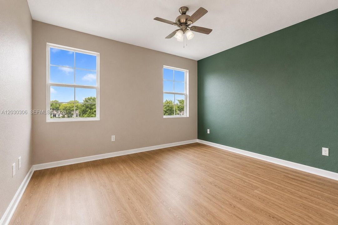 En Venta: $402,999 (4 camas, 3 baños, 1916 Pies cuadrados)
