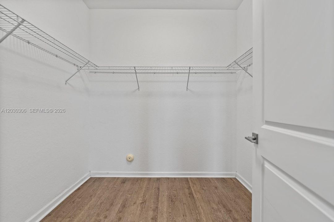 En Venta: $402,999 (4 camas, 3 baños, 1916 Pies cuadrados)