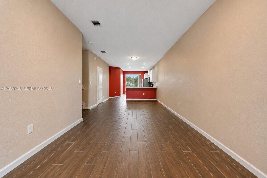En Venta: $402,999 (4 camas, 3 baños, 1916 Pies cuadrados)