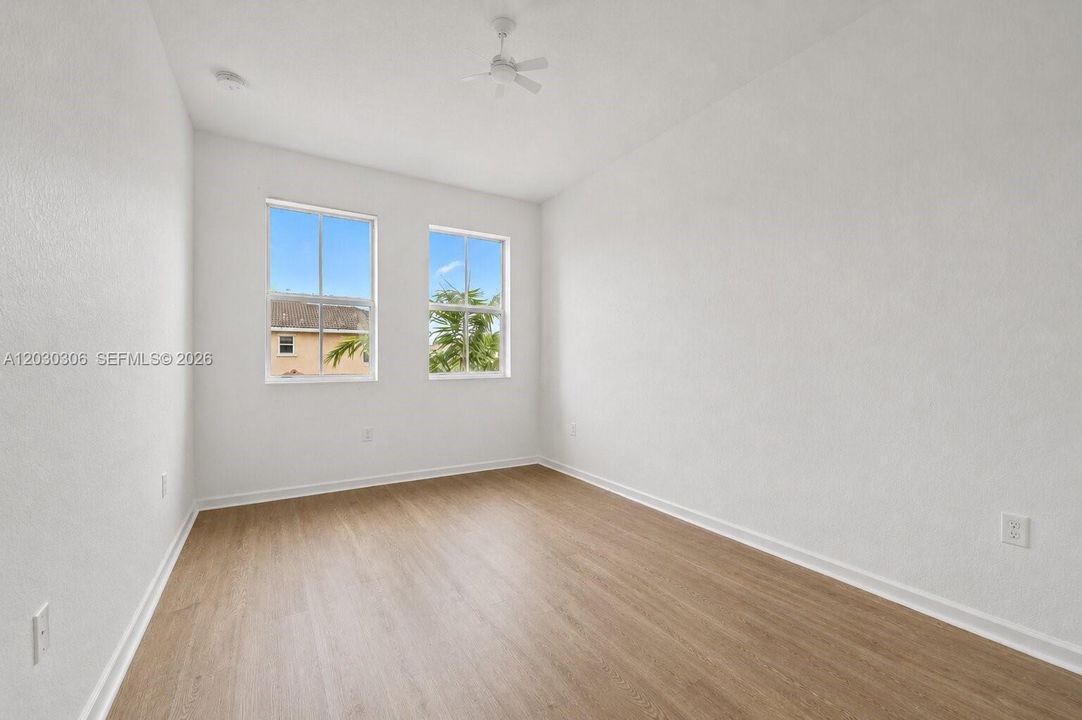 En Venta: $402,999 (4 camas, 3 baños, 1916 Pies cuadrados)
