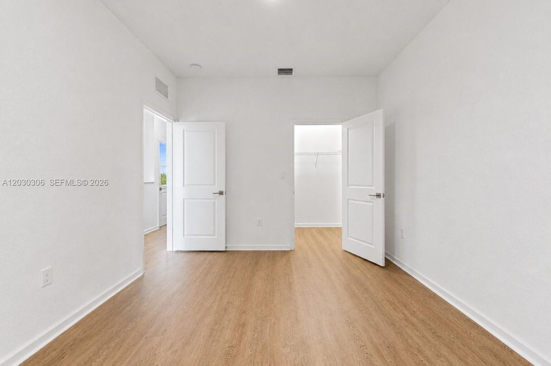 En Venta: $402,999 (4 camas, 3 baños, 1916 Pies cuadrados)
