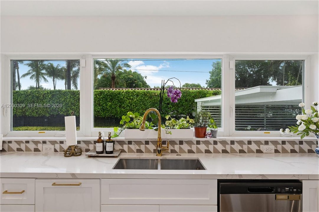 En Venta: $1,685,000 (5 camas, 4 baños, 2053 Pies cuadrados)