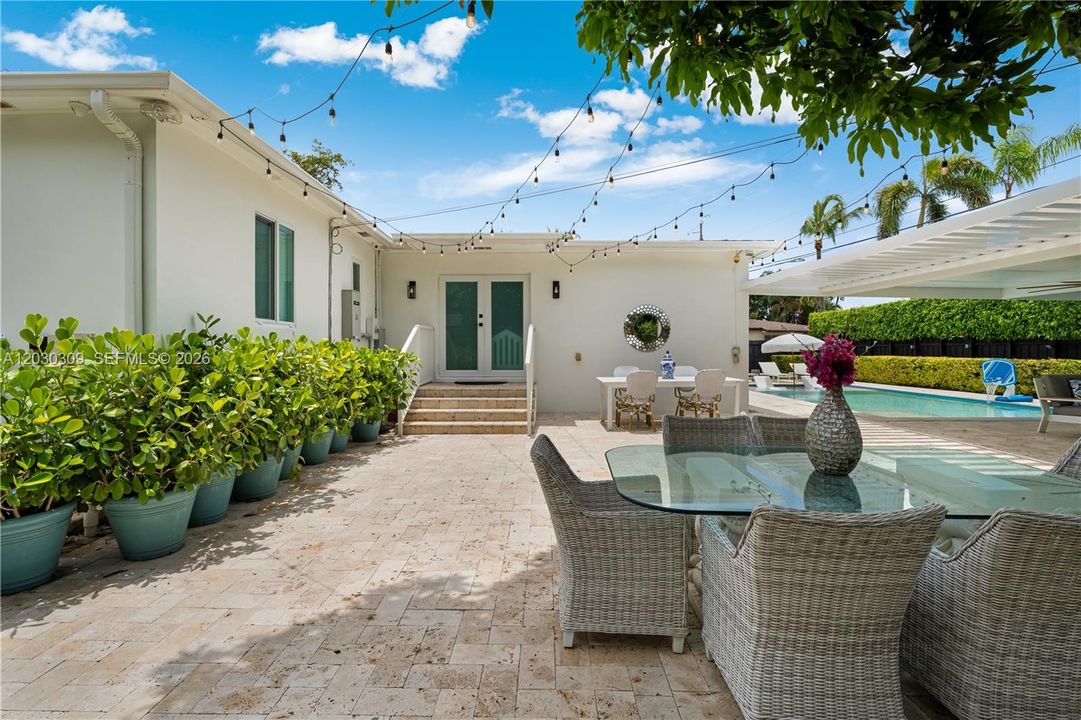 En Venta: $1,685,000 (5 camas, 4 baños, 2053 Pies cuadrados)