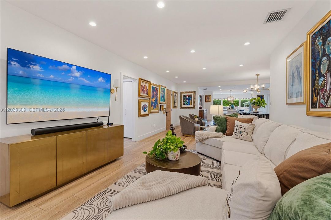 En Venta: $1,685,000 (5 camas, 4 baños, 2053 Pies cuadrados)