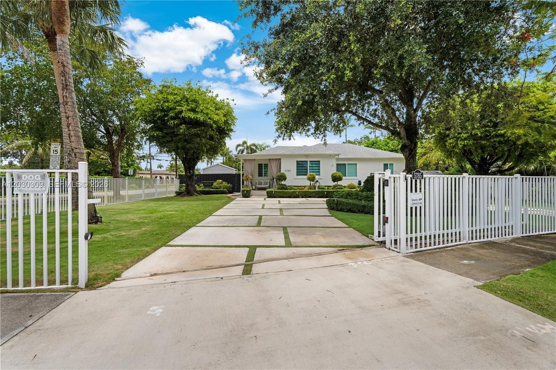 En Venta: $1,685,000 (5 camas, 4 baños, 2053 Pies cuadrados)