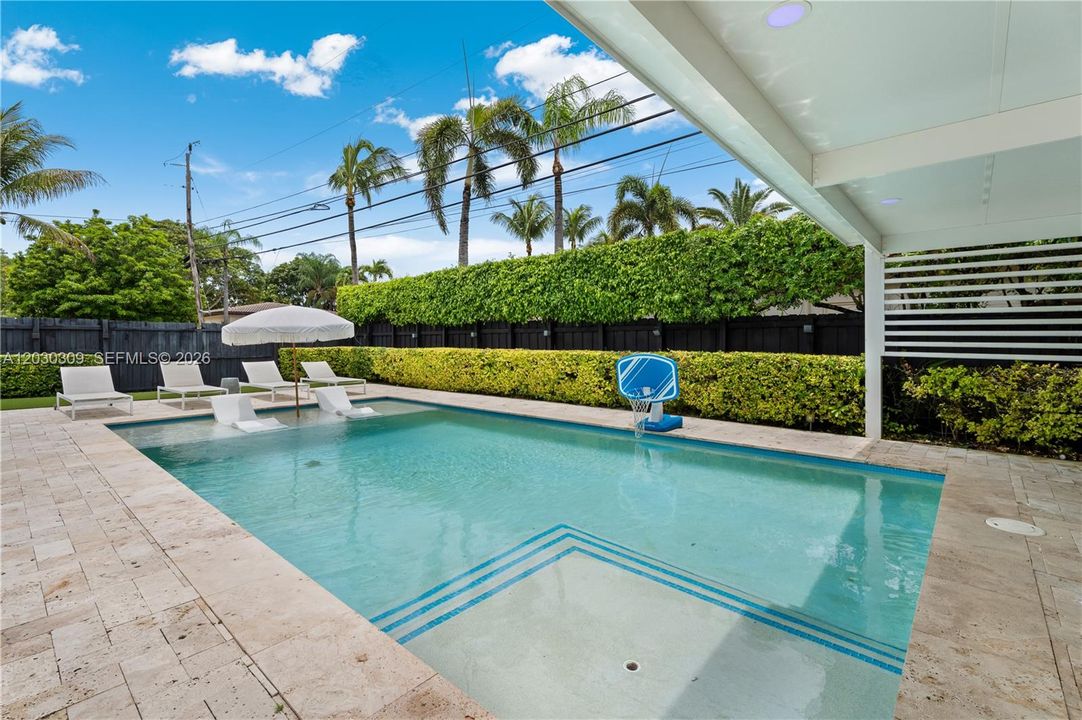 En Venta: $1,685,000 (5 camas, 4 baños, 2053 Pies cuadrados)