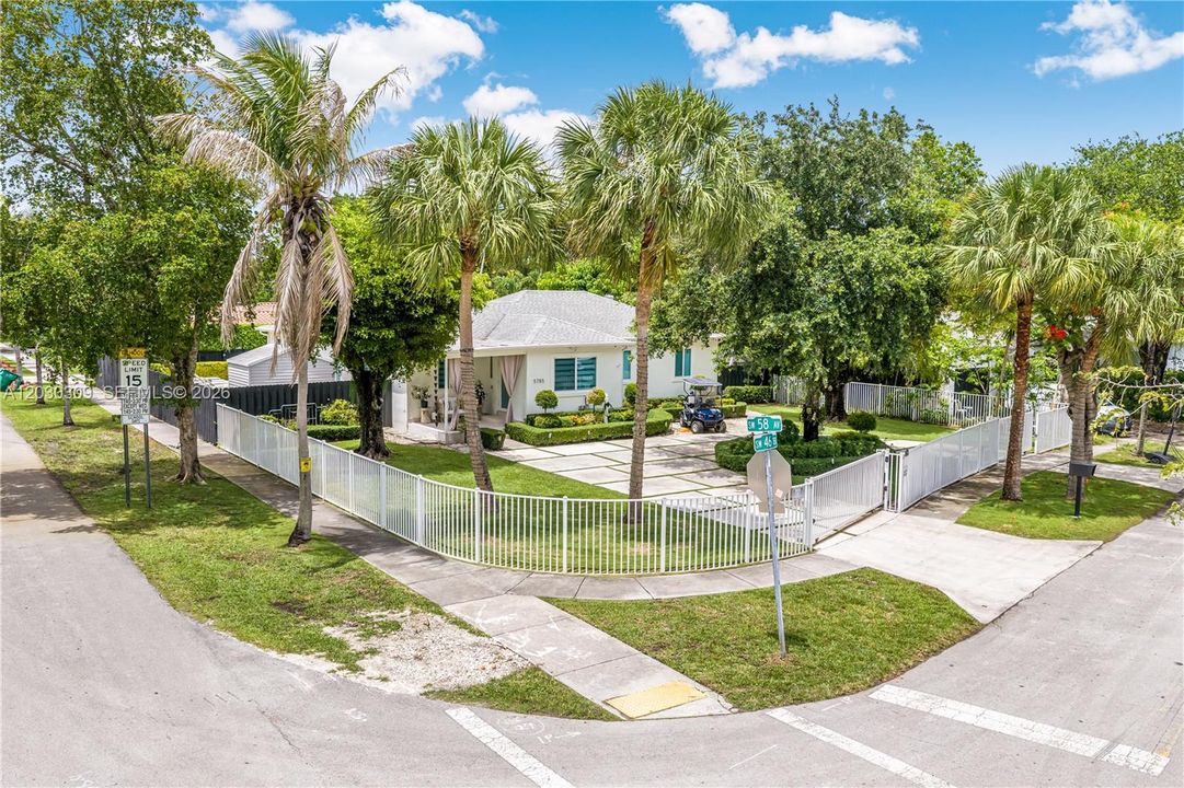 En Venta: $1,685,000 (5 camas, 4 baños, 2053 Pies cuadrados)