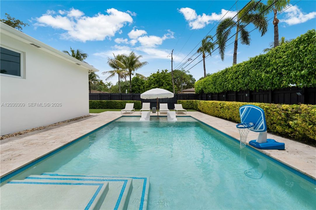En Venta: $1,685,000 (5 camas, 4 baños, 2053 Pies cuadrados)