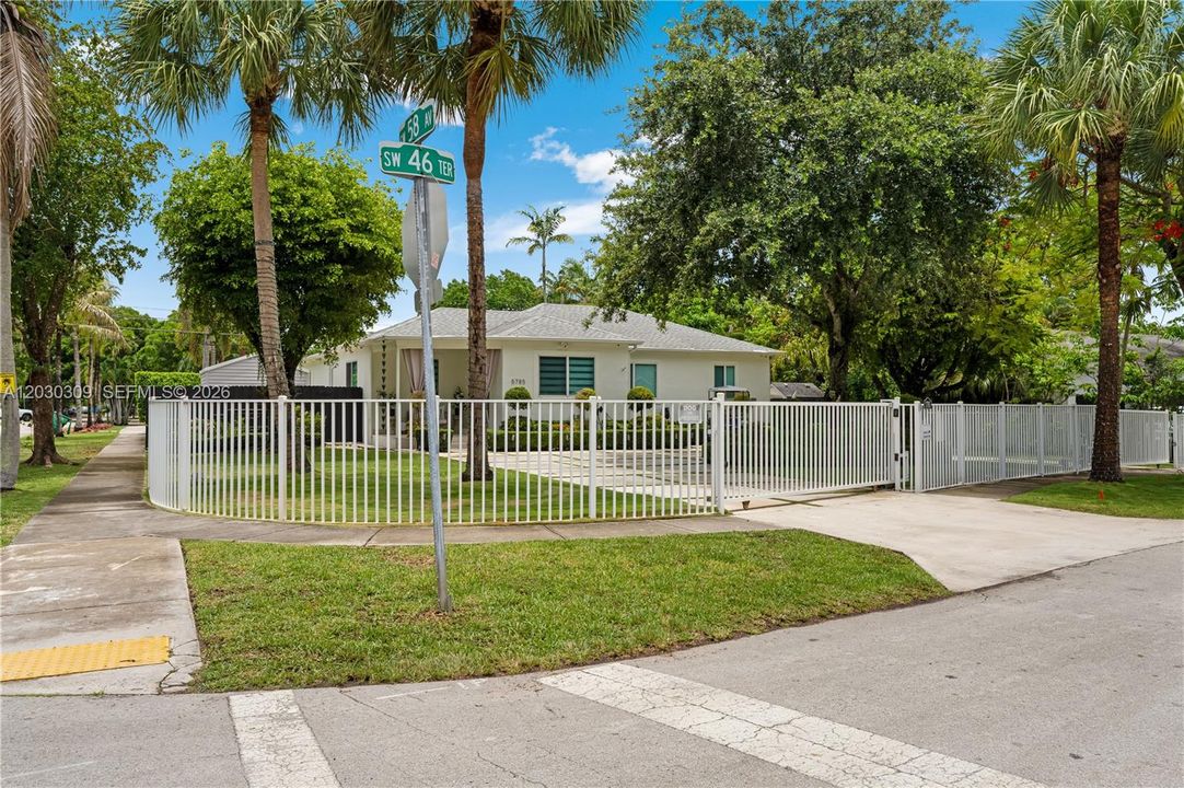 En Venta: $1,685,000 (5 camas, 4 baños, 2053 Pies cuadrados)