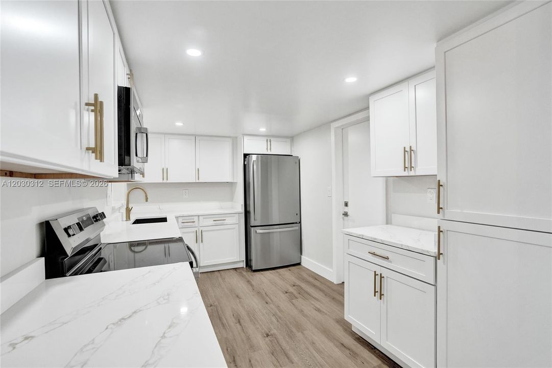 Active With Contract: $379,900 (2 beds, 2 baths, 1361 Square Feet)