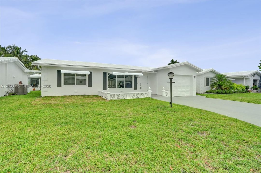 Active With Contract: $379,900 (2 beds, 2 baths, 1361 Square Feet)