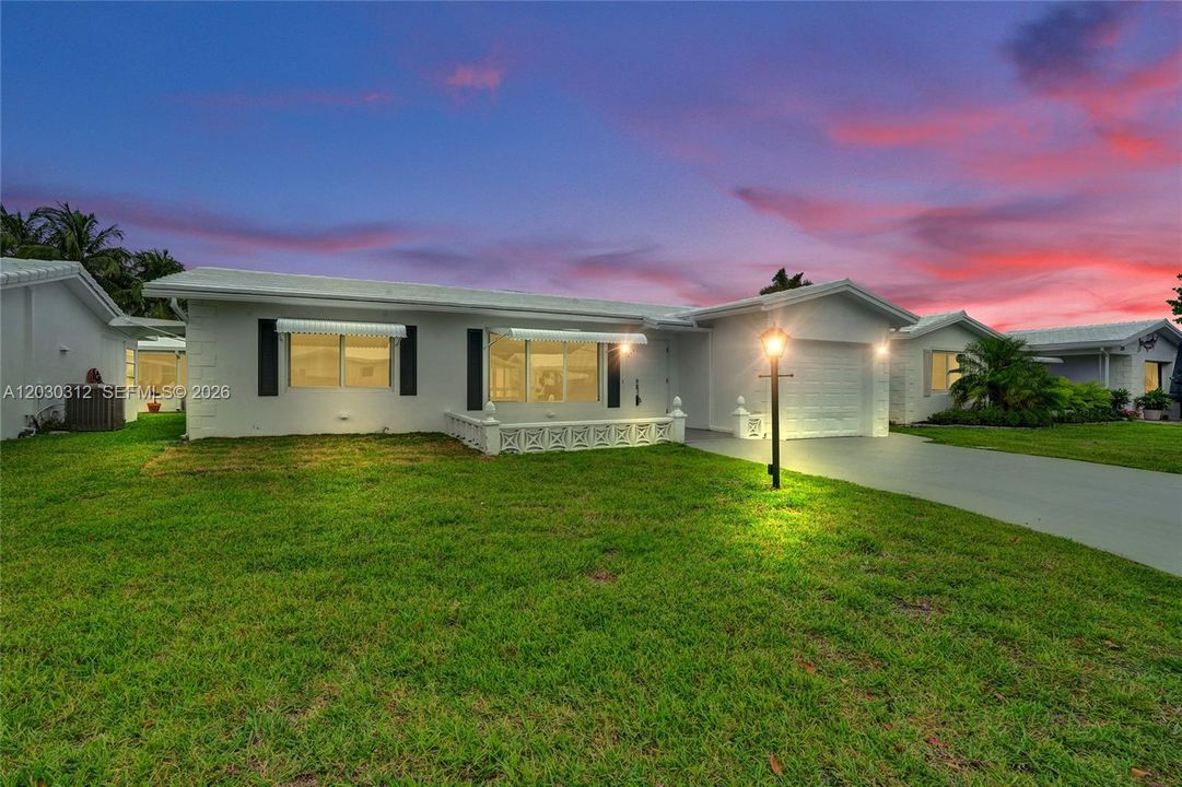 Active With Contract: $379,900 (2 beds, 2 baths, 1361 Square Feet)