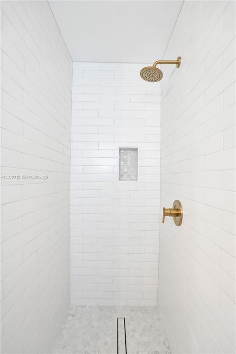 Active With Contract: $379,900 (2 beds, 2 baths, 1361 Square Feet)