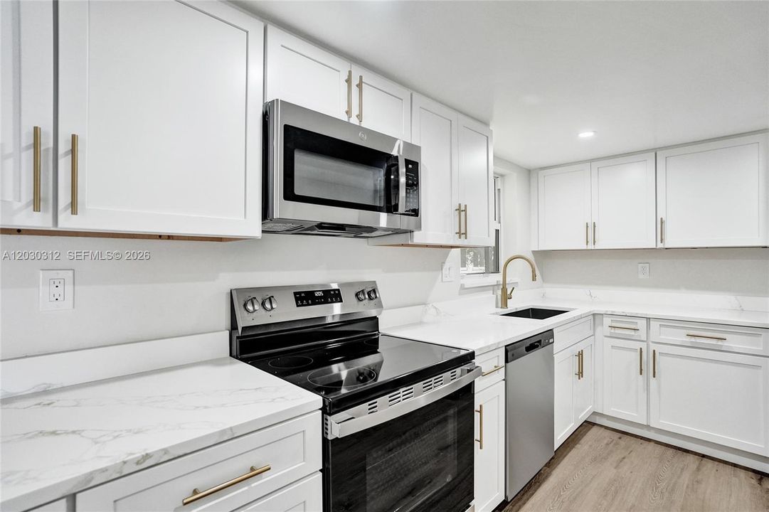 Active With Contract: $379,900 (2 beds, 2 baths, 1361 Square Feet)