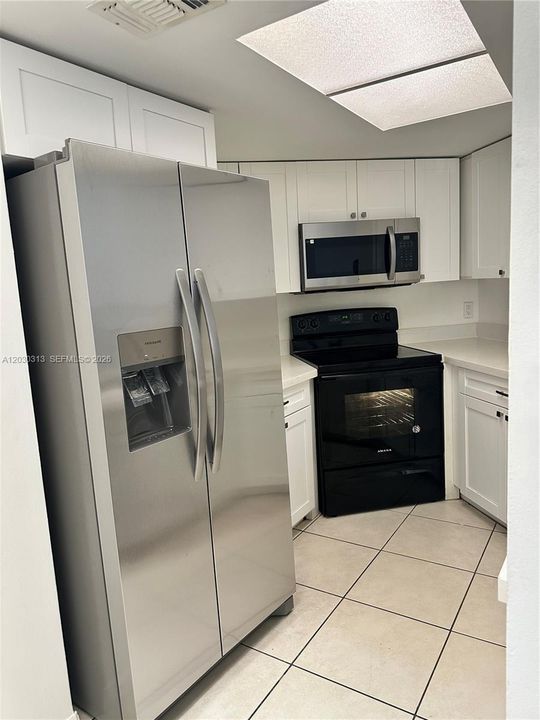 Active With Contract: $2,450 (2 beds, 2 baths, 1187 Square Feet)