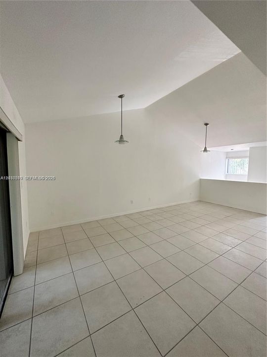 Active With Contract: $2,450 (2 beds, 2 baths, 1187 Square Feet)