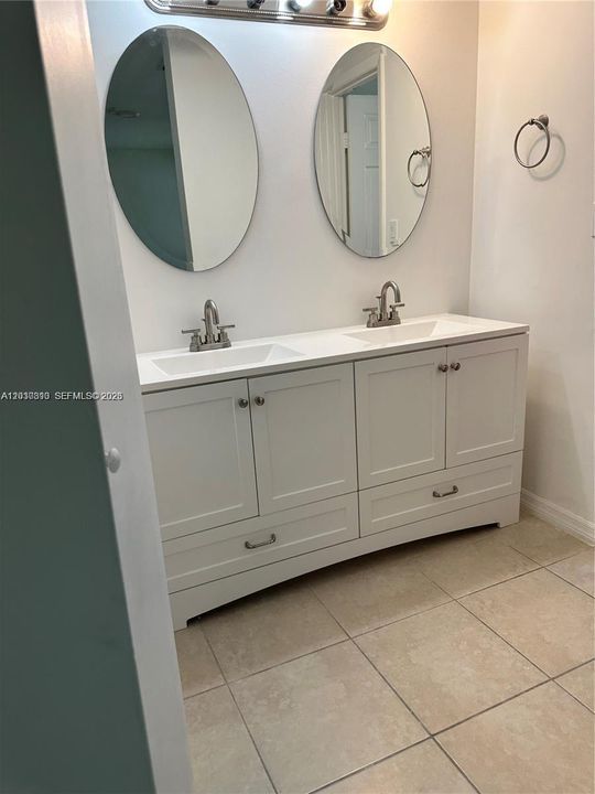 Active With Contract: $2,450 (2 beds, 2 baths, 1187 Square Feet)