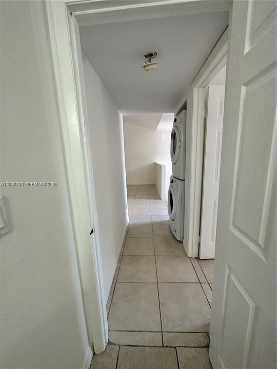 Active With Contract: $2,450 (2 beds, 2 baths, 1187 Square Feet)