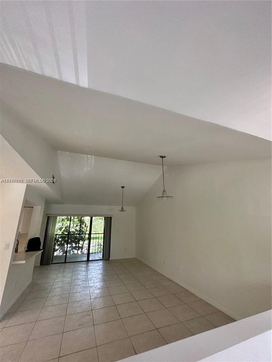 Active With Contract: $2,450 (2 beds, 2 baths, 1187 Square Feet)