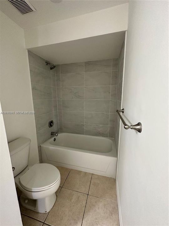 Active With Contract: $2,450 (2 beds, 2 baths, 1187 Square Feet)