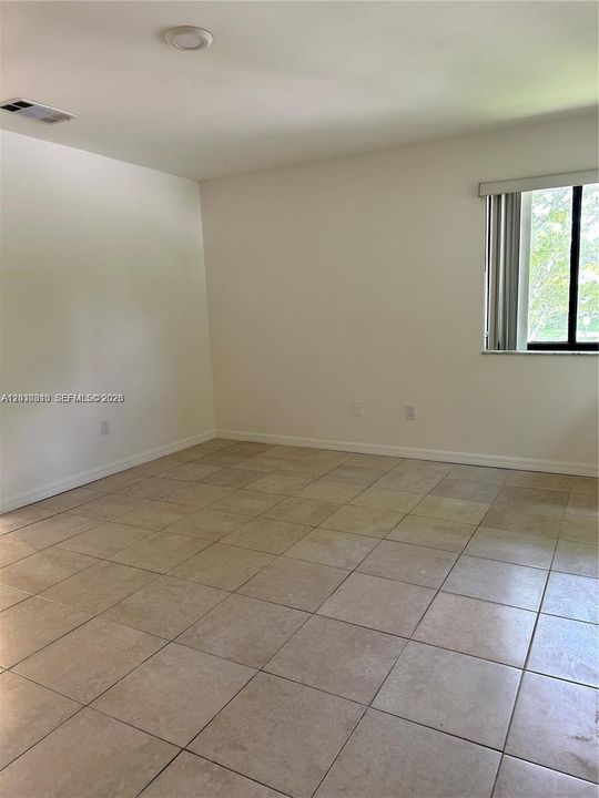 Active With Contract: $2,450 (2 beds, 2 baths, 1187 Square Feet)
