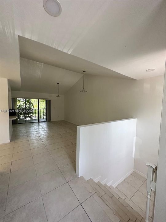 Active With Contract: $2,450 (2 beds, 2 baths, 1187 Square Feet)