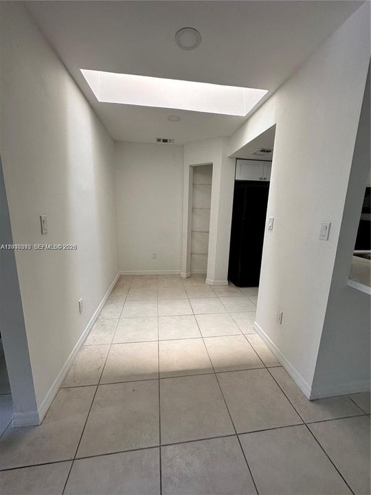 Active With Contract: $2,450 (2 beds, 2 baths, 1187 Square Feet)