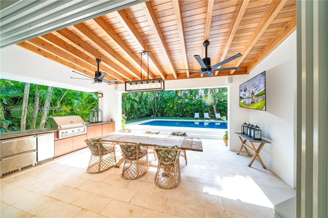 En Venta: $4,695,000 (4 camas, 3 baños, 3140 Pies cuadrados)