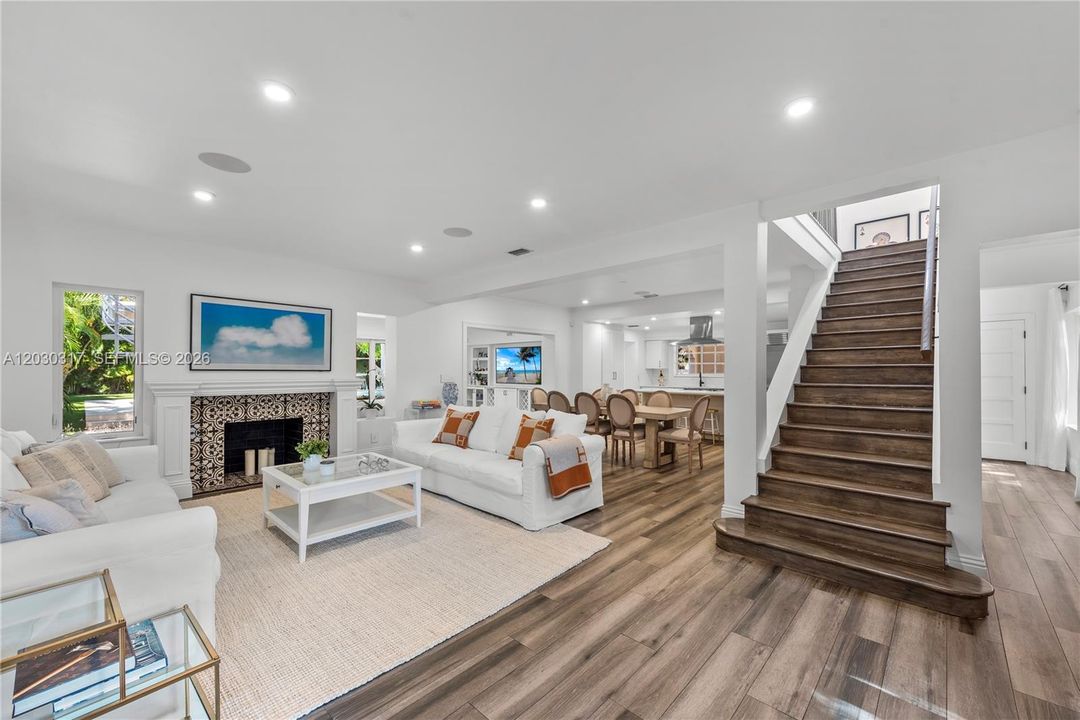 En Venta: $4,695,000 (4 camas, 3 baños, 3140 Pies cuadrados)