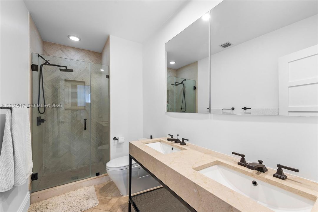 En Venta: $4,695,000 (4 camas, 3 baños, 3140 Pies cuadrados)