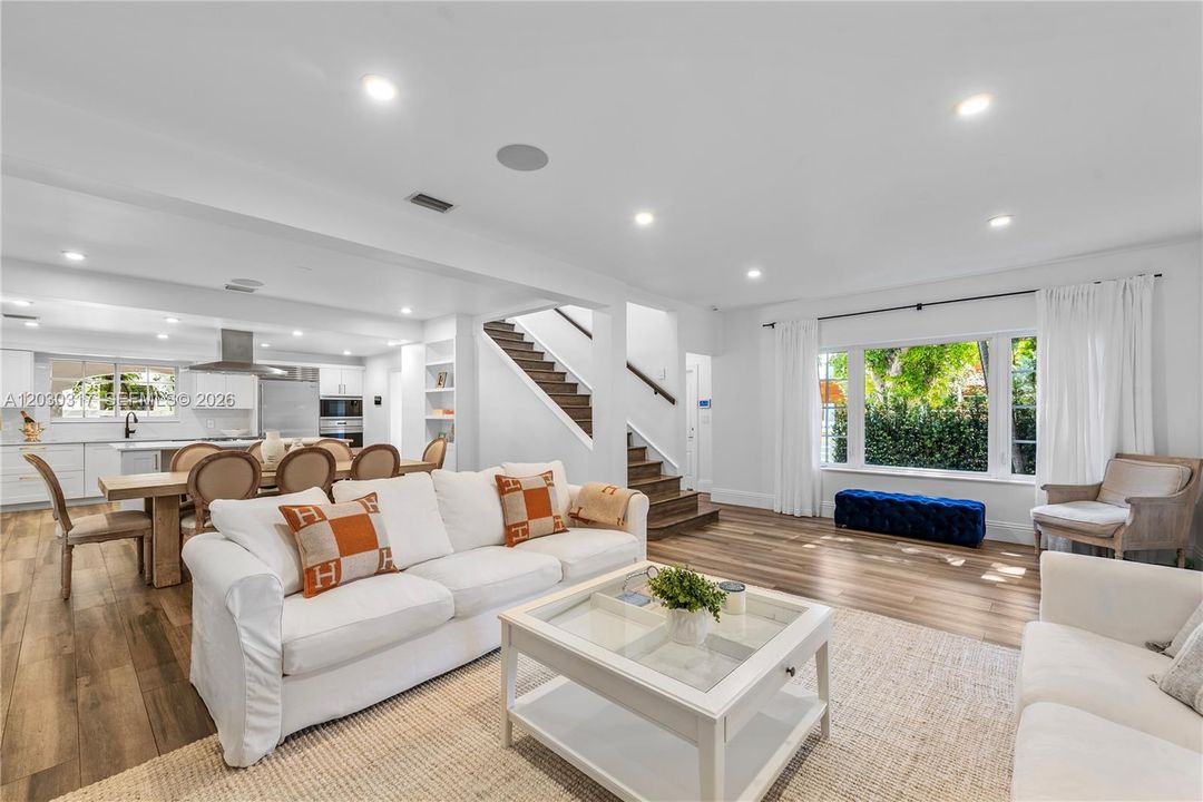 En Venta: $4,695,000 (4 camas, 3 baños, 3140 Pies cuadrados)