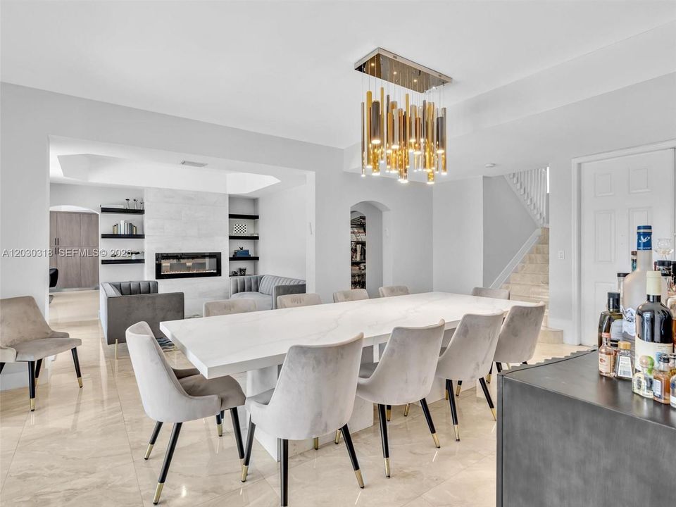 En Venta: $1,695,000 (6 camas, 5 baños, 3232 Pies cuadrados)