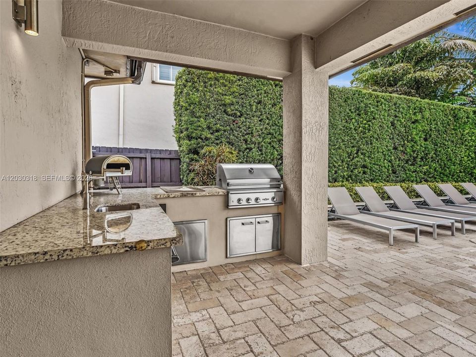 En Venta: $1,695,000 (6 camas, 5 baños, 3232 Pies cuadrados)