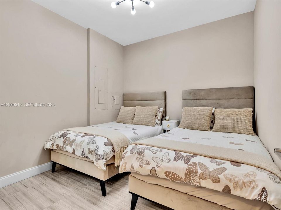 En Venta: $1,695,000 (6 camas, 5 baños, 3232 Pies cuadrados)