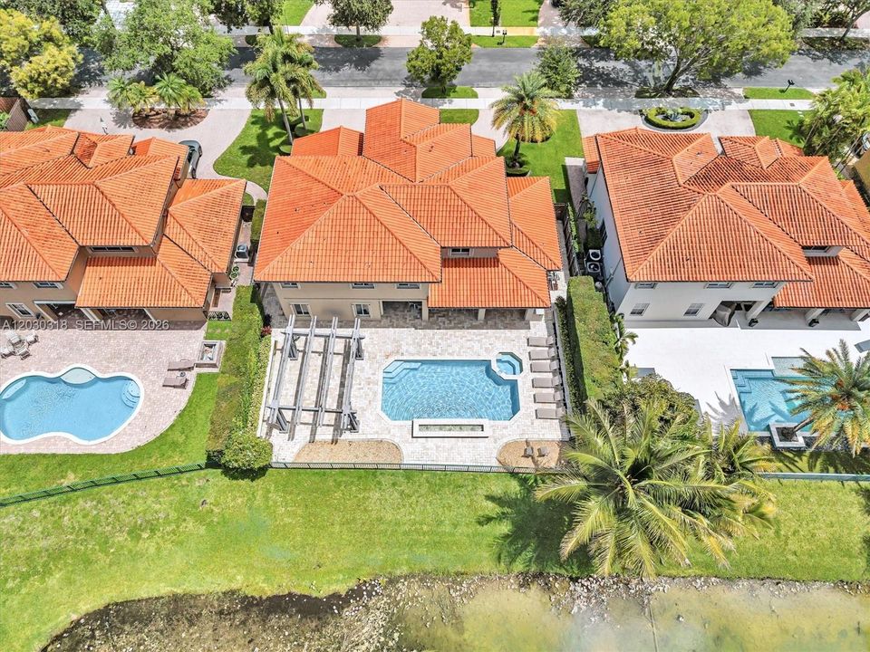 En Venta: $1,695,000 (6 camas, 5 baños, 3232 Pies cuadrados)