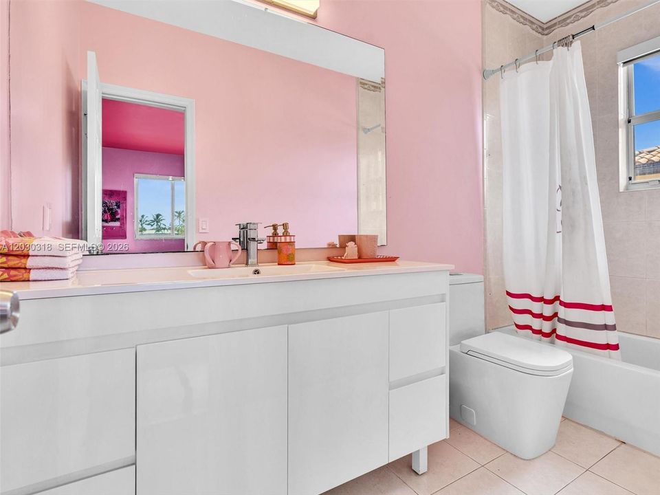 En Venta: $1,695,000 (6 camas, 5 baños, 3232 Pies cuadrados)