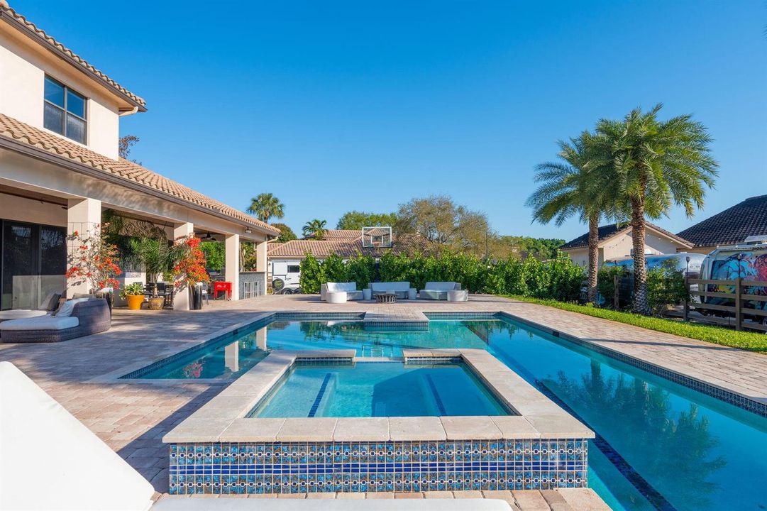 12-web-or-mls-A7408492