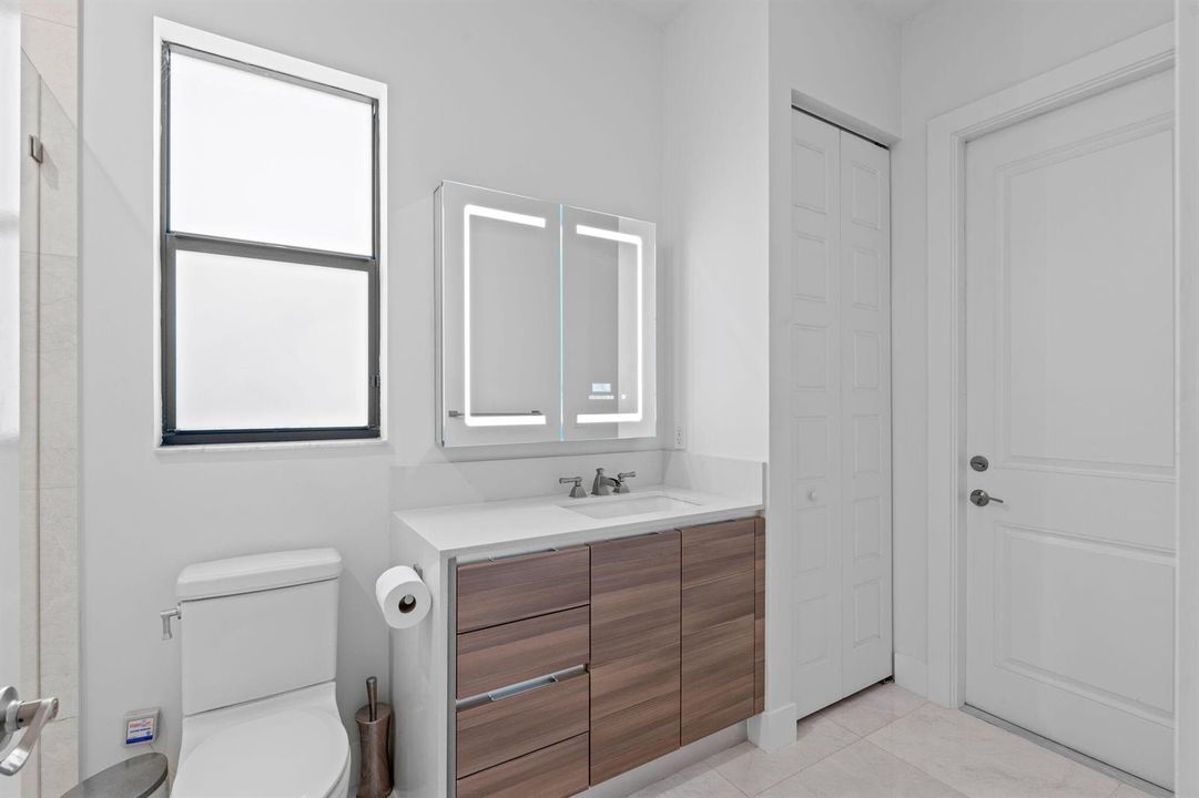 64-web-or-mls-A7404746