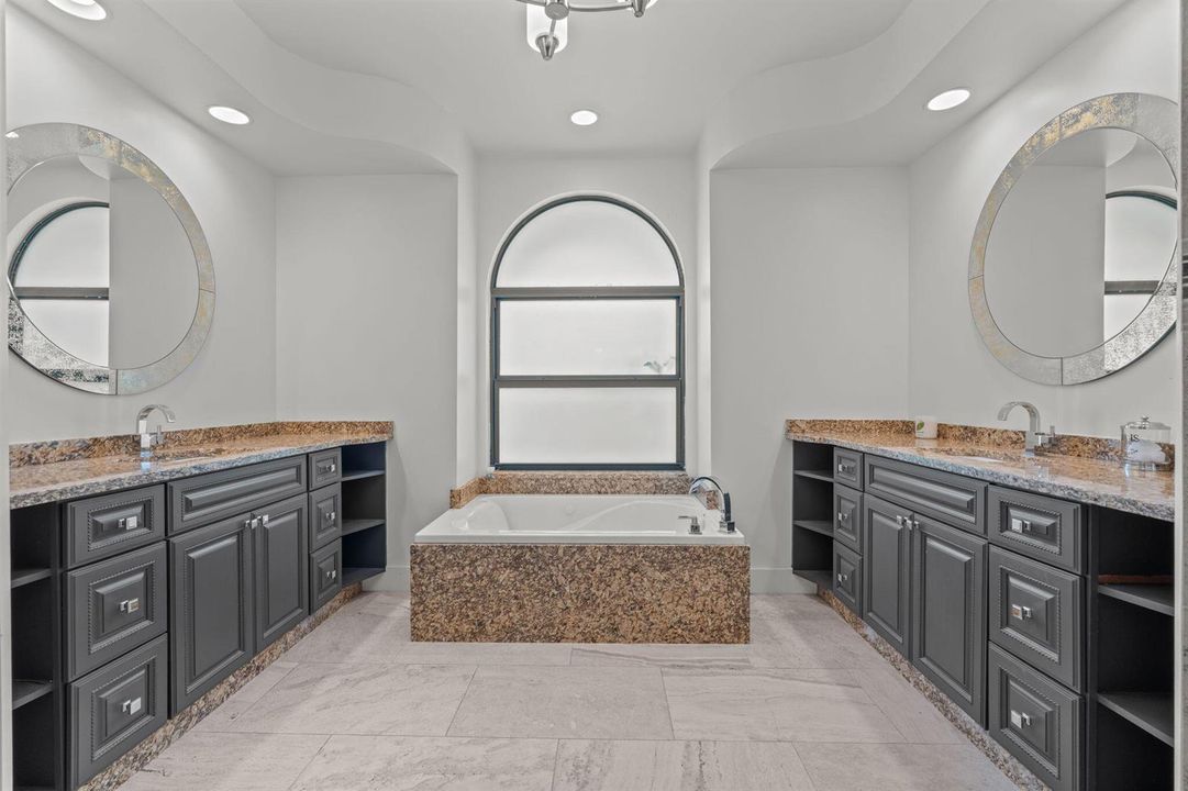 77-web-or-mls-A7408487