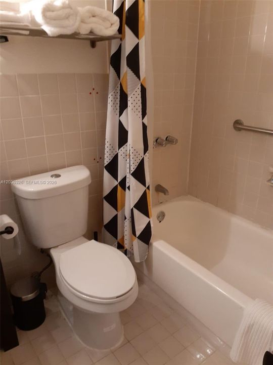 For Rent: $1,250 (1 beds, 1 baths, 350 Square Feet)