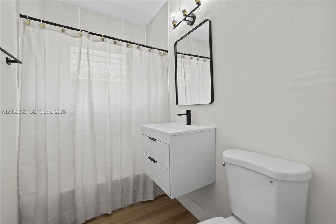 Под контрактом: $399,999 (3 спален, 1 ванн, 1226 Квадратных фут)